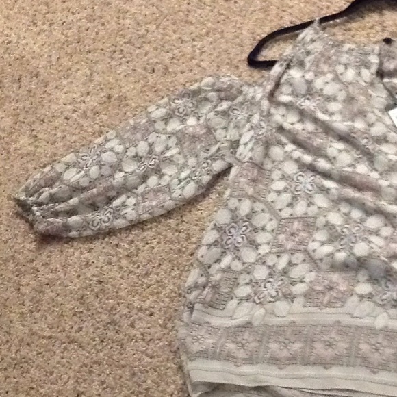 Max Studio Edit Cold Shoulder Top - Picture 4 of 8